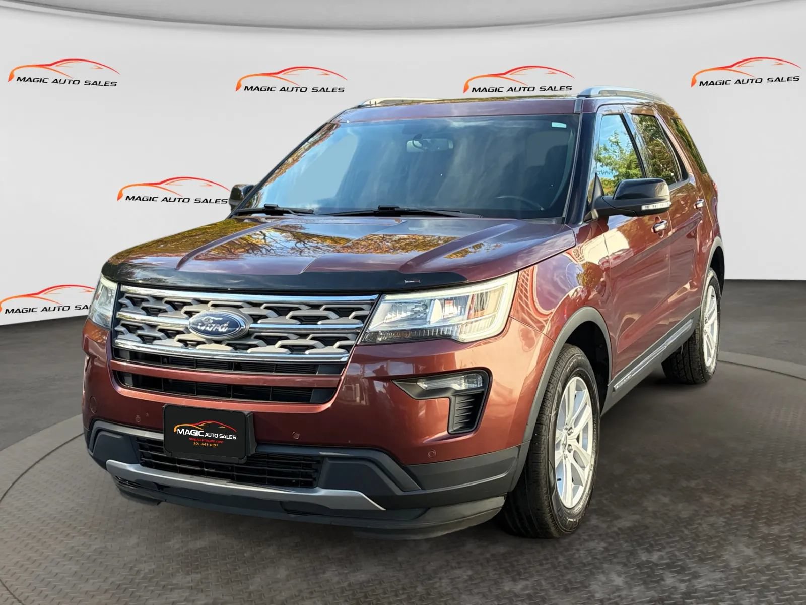 Used 2018 Ford Explorer XLT w/ Equipment Group 201A AWD/4WD image 1