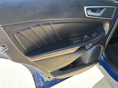 Used 2021 Ford Edge ST-Line w/ Class II Trailer Tow Package AWD/4WD image 18