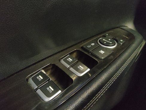 Used 2020 Kia Sorento S FWD image 25