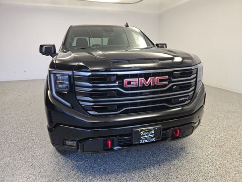 Used 2025 GMC Sierra 1500 AT4 w/ AT4 Premium Package AWD/4WD image 5