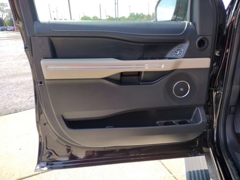 Used 2024 Ford Expedition Limited AWD/4WD image 21