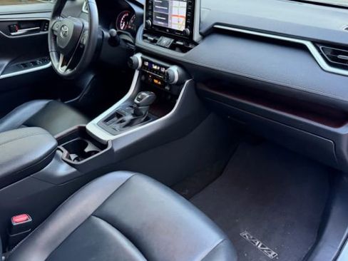 Used 2019 Toyota RAV4 Limited w/ Carpet Mat Package image 17