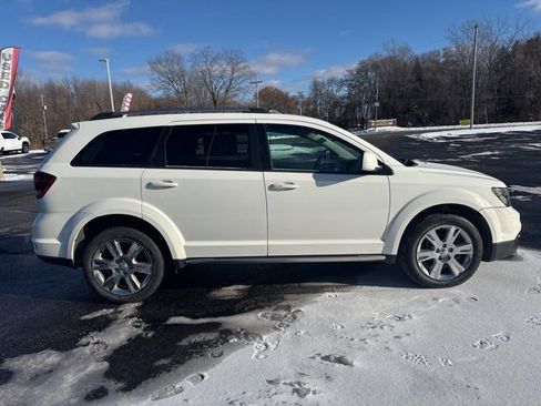 Used 2017 Dodge Journey Crossroad w/ Flexible Seating Group image 2
