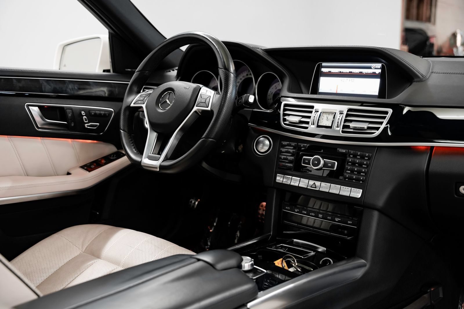 Used 2015 Mercedes-Benz E 400 Sedan image 27