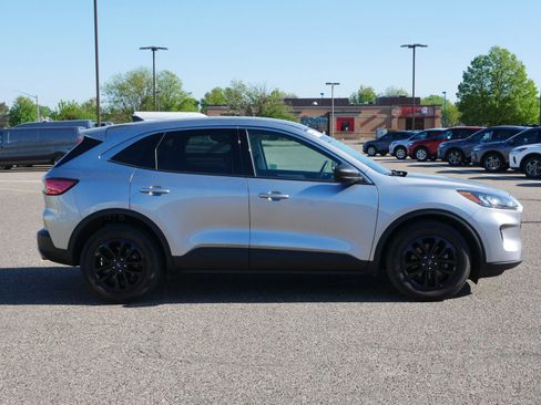 Used 2022 Ford Escape SE w/ Cold Weather Package FWD image 9