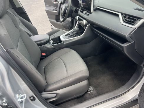 Used 2024 Toyota RAV4 XLE FWD image 34