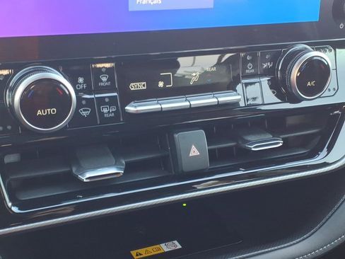 Used 2024 Toyota Highlander Platinum image 22