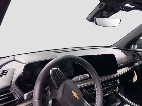 New 2026 Chevrolet Traverse LT w/ Sun and Wheel Package AWD/4WD image 12