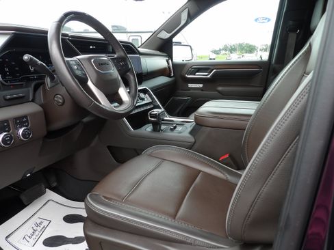 Used 2024 GMC Sierra 1500 Denali w/ Technology Package AWD/4WD image 11