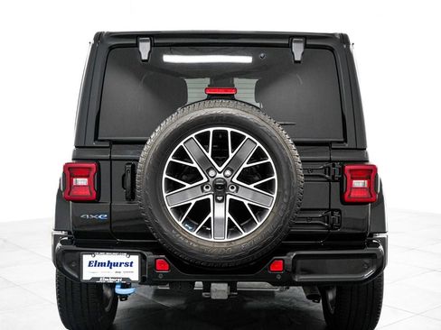 Used 2023 Jeep Wrangler Unlimited Sahara AWD/4WD image 6