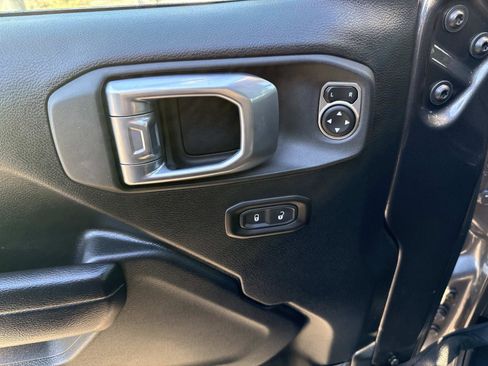 Used 2021 Jeep Wrangler Unlimited Sport image 19