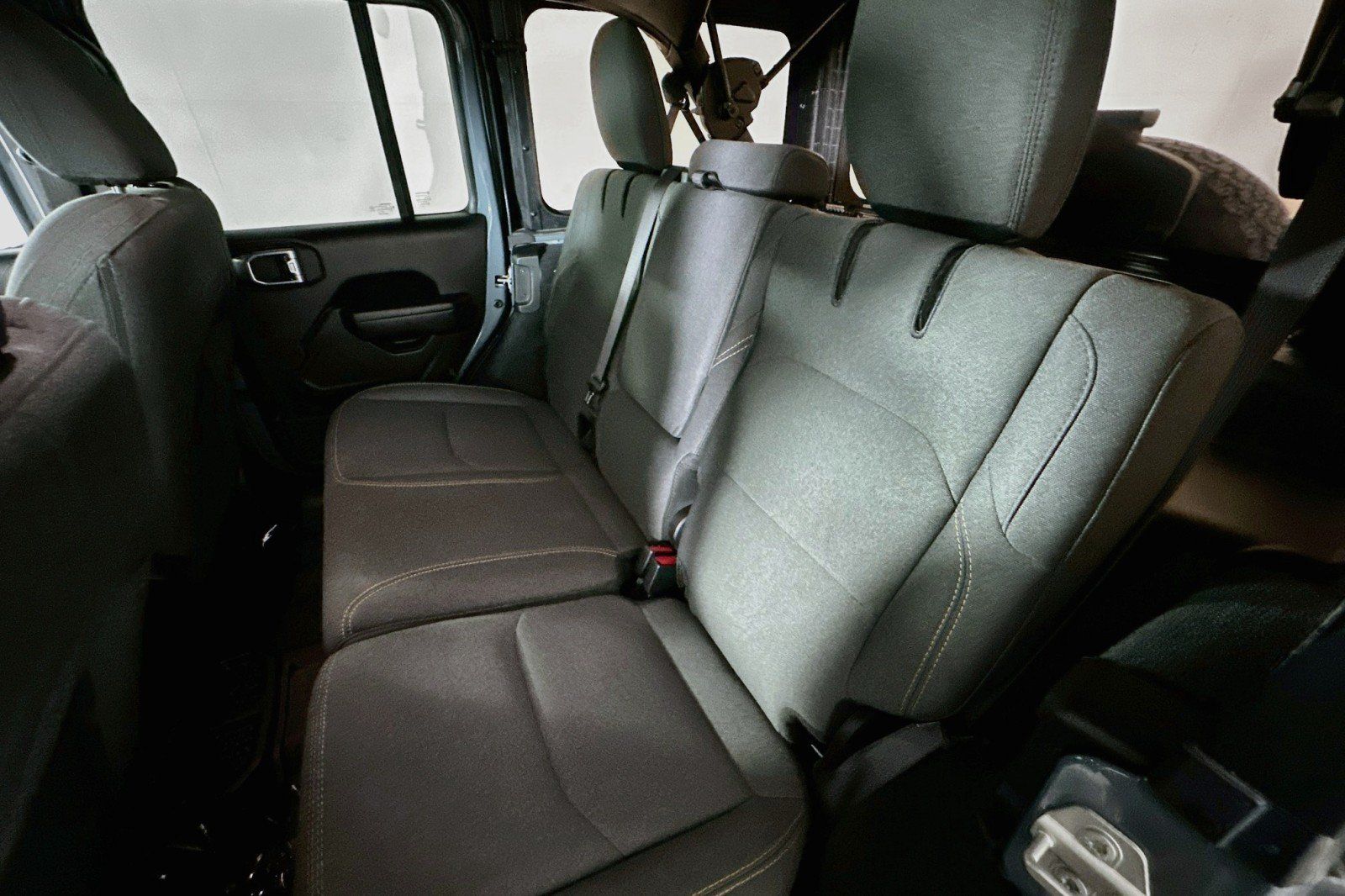 Used 2024 Jeep Wrangler Unlimited AWD/4WD image 8