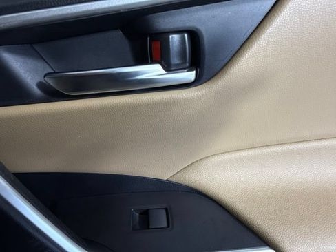 Used 2019 Toyota RAV4 XLE w/ Convenience Package FWD image 23