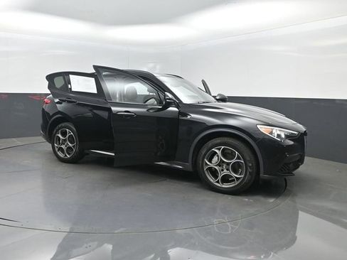 Used 2023 Alfa Romeo Stelvio Ti AWD/4WD image 38
