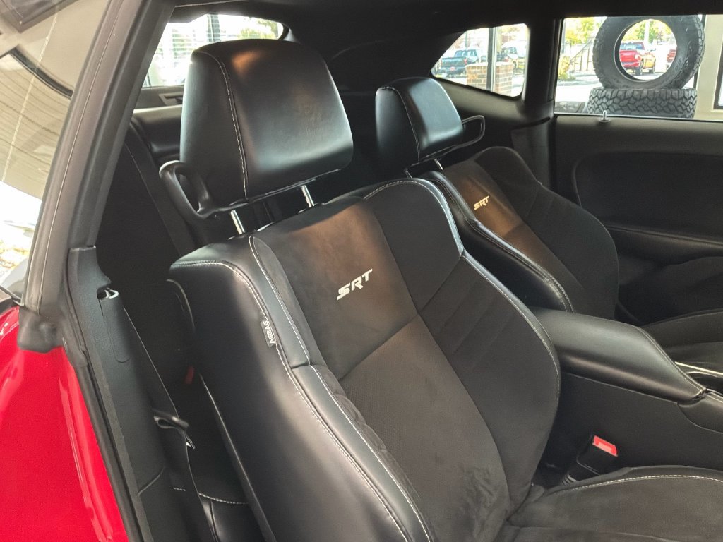Used 2015 Dodge Challenger SRT RWD image 22