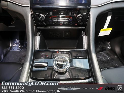 New 2025 Jeep Grand Cherokee Limited AWD/4WD image 17