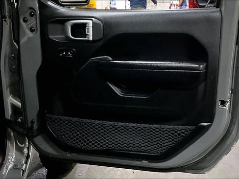 Used 2018 Jeep Wrangler Unlimited Sport S image 22