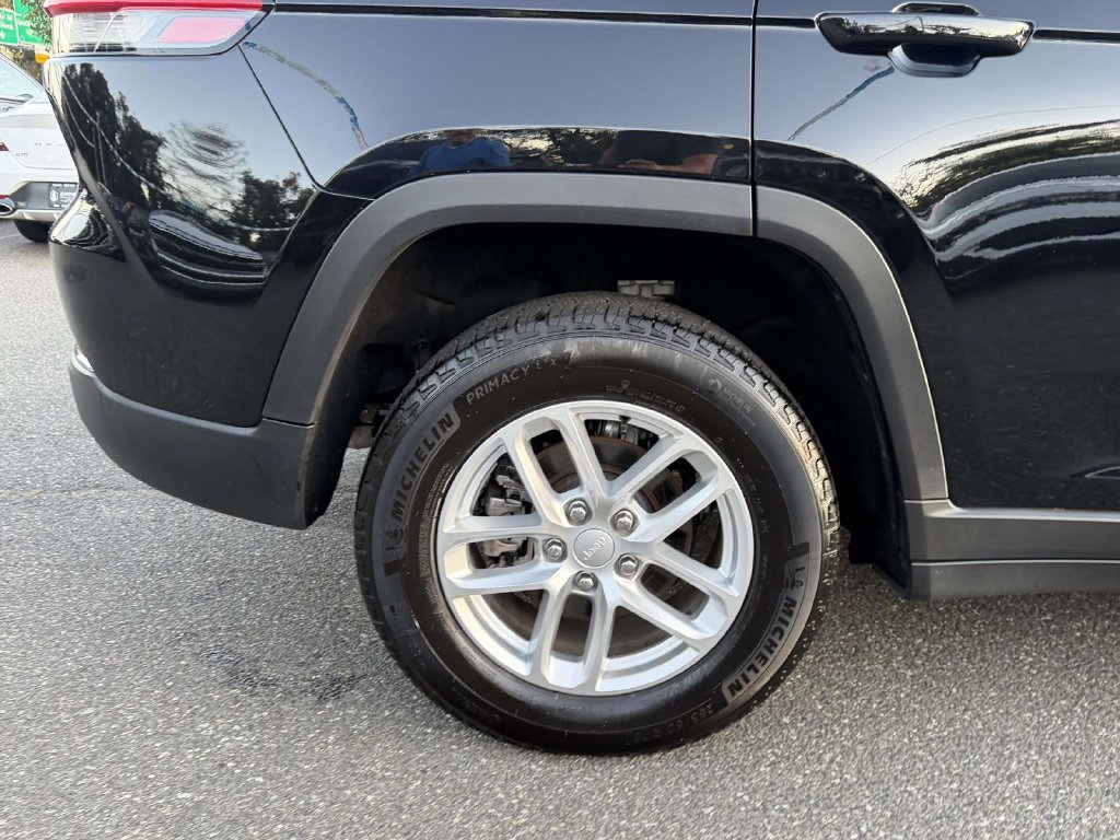 Used 2025 Jeep Grand Cherokee Laredo X AWD/4WD image 12