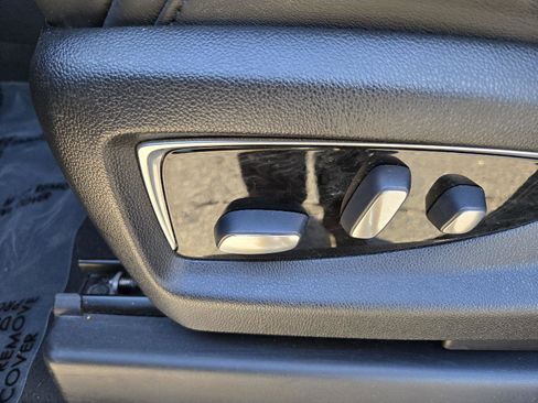 Used 2019 Cadillac Escalade Luxury image 19