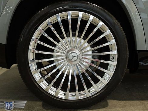 Used 2024 Mercedes-Benz Maybach GLS 600 4MATIC image 47