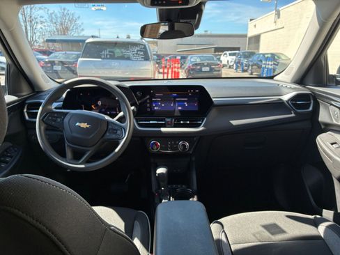 Used 2025 Chevrolet TrailBlazer LT image 32