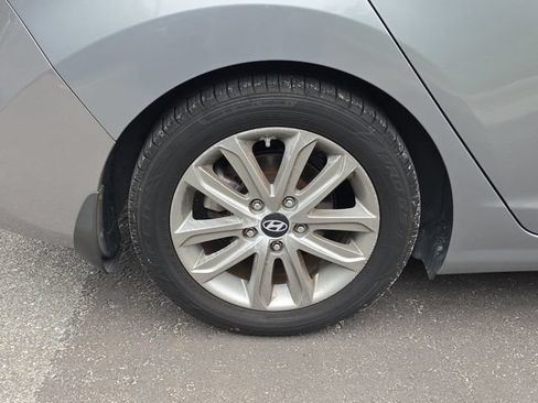 Used 2015 Hyundai Elantra SE w/ Option Group 02 FWD image 5