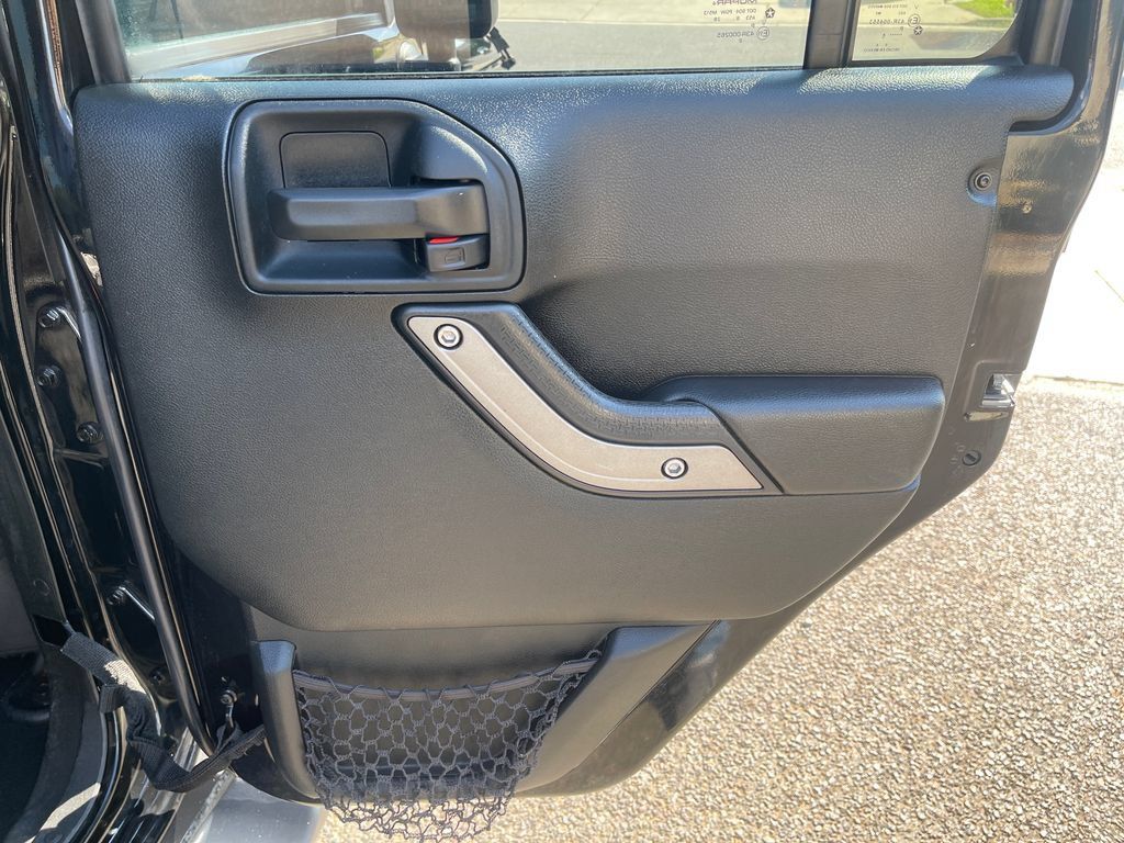 Used 2018 Jeep Wrangler Unlimited Sport S AWD/4WD image 21