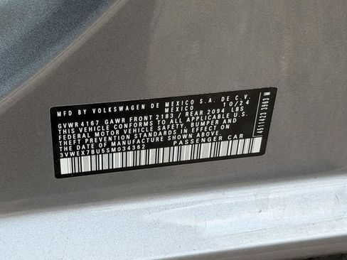 Used 2025 Volkswagen Jetta SE FWD image 19
