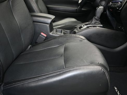 Used 2018 Nissan Rogue SL FWD image 24