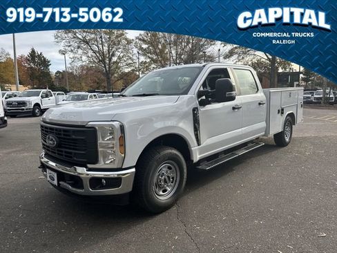 New 2026 Ford F250 XL w/ XL Chrome Package image 4