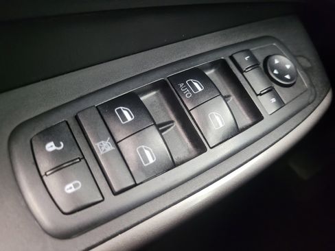 Used 2019 Jeep Cherokee Latitude w/ Popular Appearance Group FWD image 27