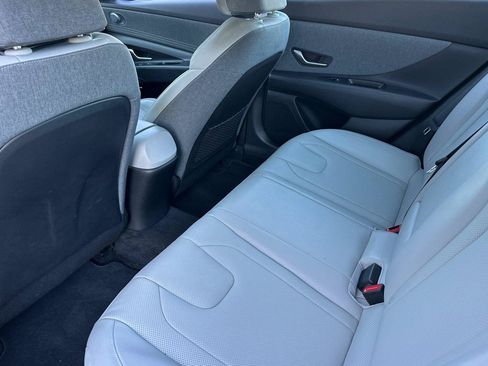 Used 2023 Hyundai Elantra Limited w/ Preferred Accessory Package FWD image 11