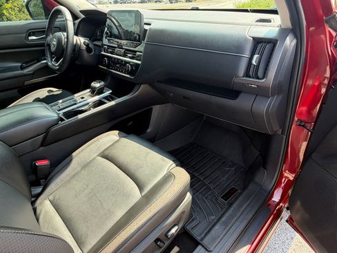 Used 2022 Nissan Pathfinder SL w/ SL Premium Package FWD image 10