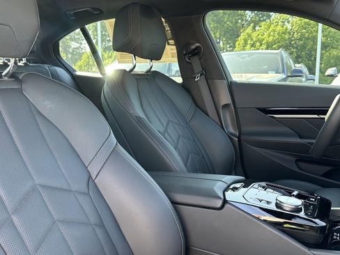 Certified 2024 BMW 530i xDrive w/ Premium Package AWD/4WD image 33