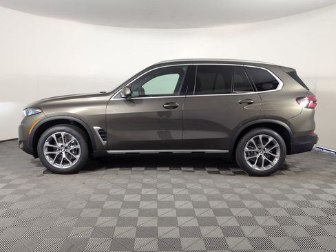 Used 2026 BMW X5 sDrive40i w/ Premium Package image 2