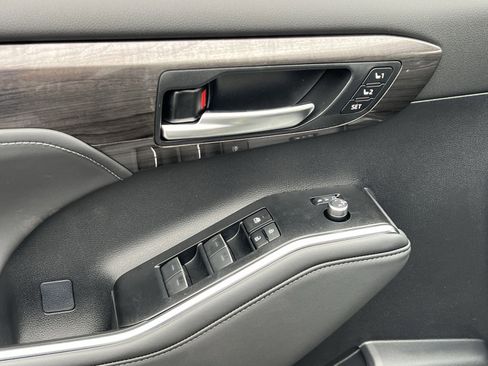 New 2026 Toyota Highlander Limited image 11