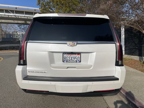 Used 2019 Cadillac Escalade ESV 4WD image 9