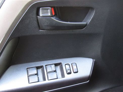 Certified 2018 Toyota RAV4 LE AWD/4WD image 30
