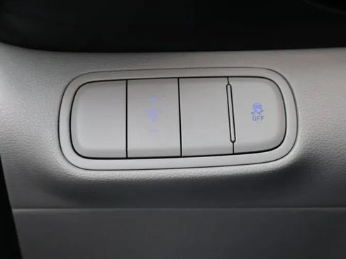 Used 2025 Hyundai Venue SEL FWD image 22