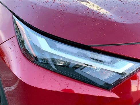 Used 2025 Toyota RAV4 XLE FWD image 26