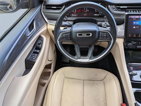 Used 2021 Jeep Grand Cherokee L Limited w/ Luxury Tech Group II image 16