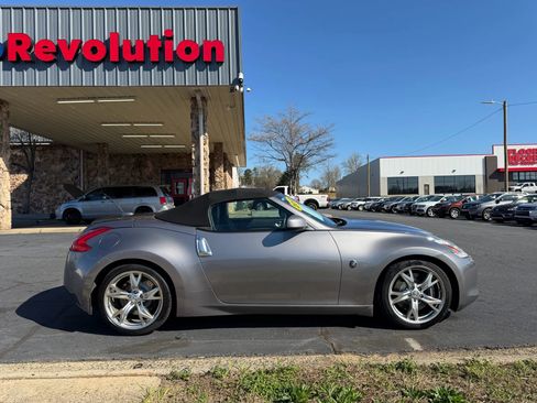 Used 2010 Nissan 370Z Touring w/ Sport Pkg RWD image 8