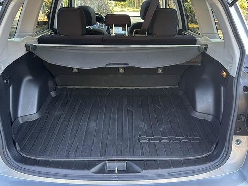 Used 2017 Subaru Forester 2.5i Premium AWD/4WD image 38