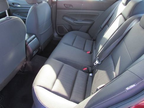 Used 2024 Nissan Altima 2.5 SV FWD image 14