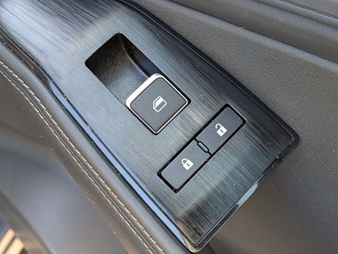 Used 2023 Nissan Rogue SL image 35