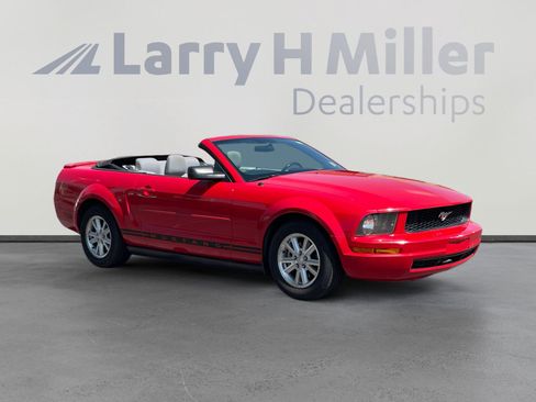 Used 2008 Ford Mustang Convertible RWD image 7