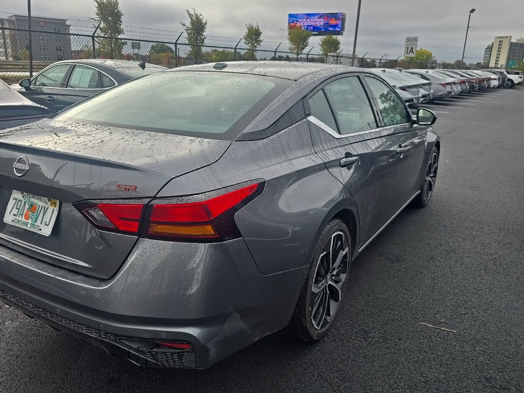 Used 2025 Nissan Altima 2.5 SR FWD image 3