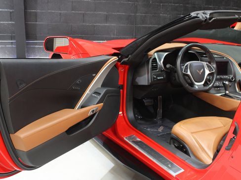 Used 2019 Chevrolet Corvette Stingray Convertible w/ 2LT Preferred Equipment Group image 34