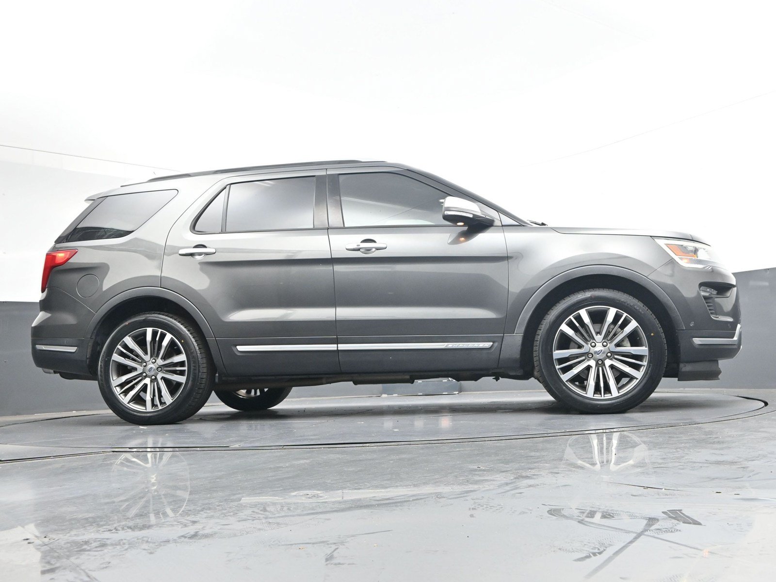 Used 2018 Ford Explorer Platinum AWD/4WD image 29