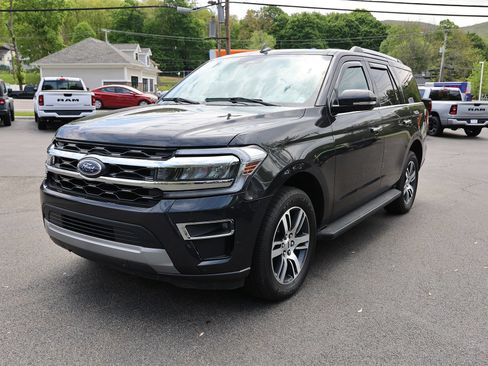 Used 2024 Ford Expedition Limited AWD/4WD image 3